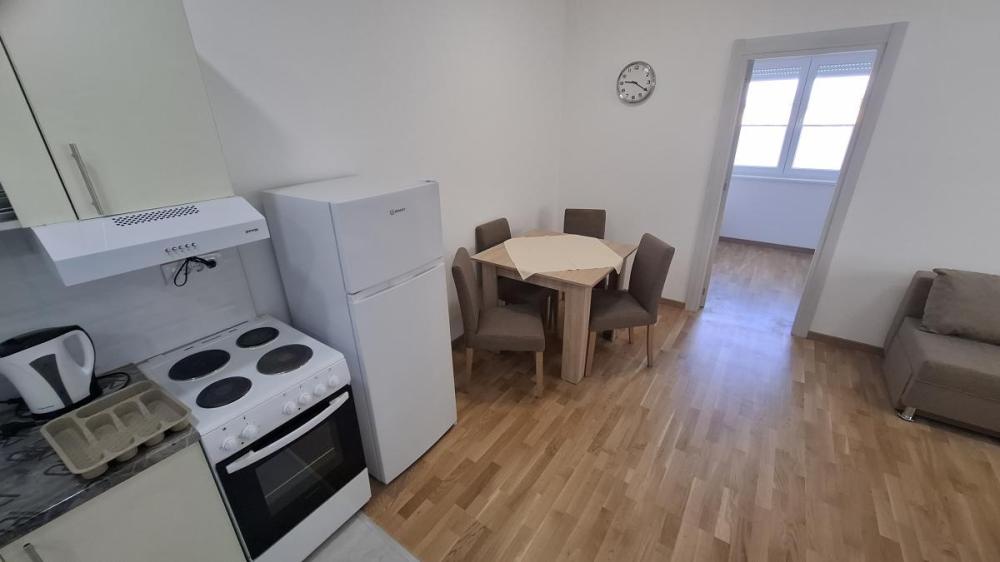 Slika 1 - Jednoiposoban stan za izdavanje, 38m2, 350€