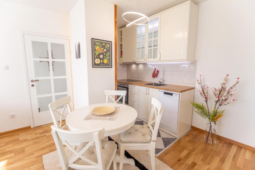 Slika 2 - Kralja Milana, Trosoban stan za izdavanje, 70m2, 1.400€