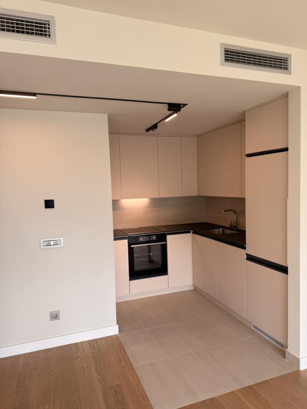 Slika 1 - Đorđa Stanojevića, Trosoban stan za izdavanje, 71m2, 1.250€