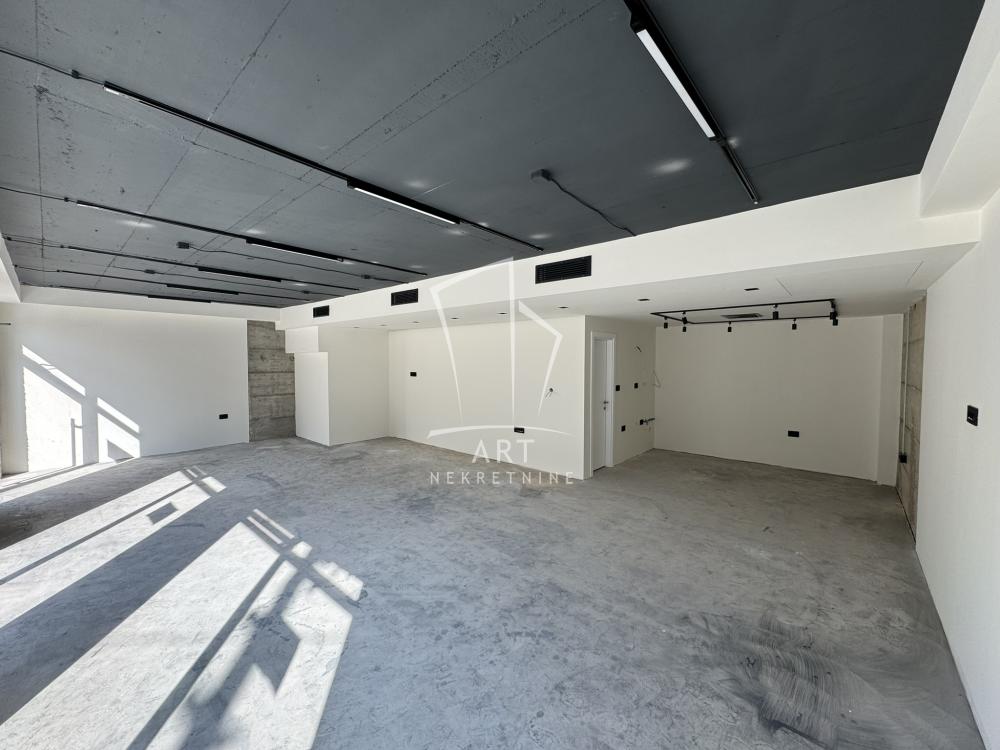 Slika 2 - Vojvode Skopljanca,  Lokal za izdavanje, 66m2, 950€