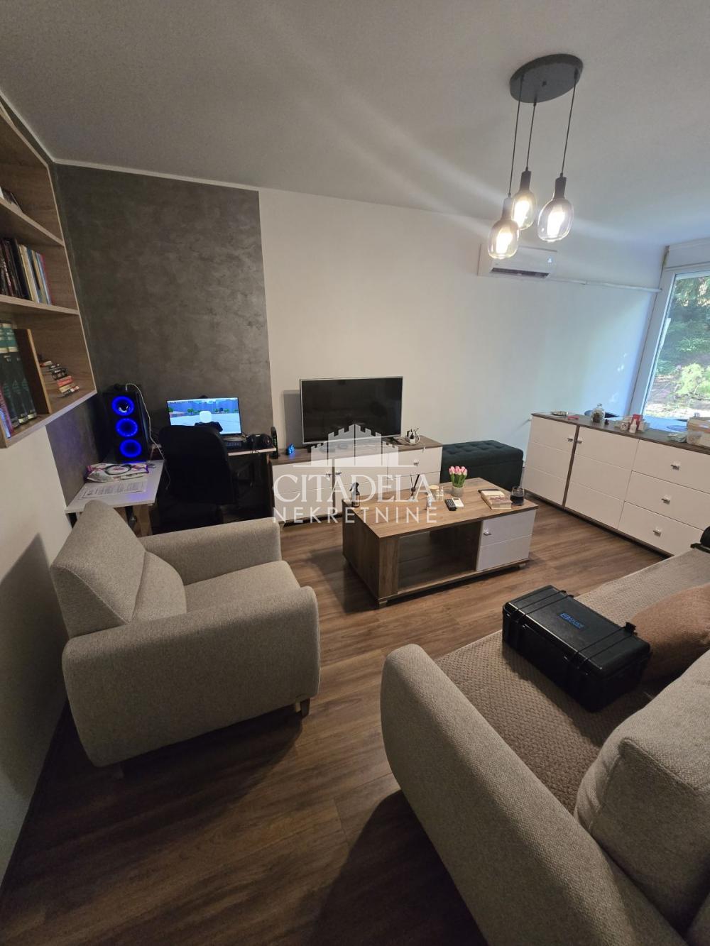 Slika 1 - Ustanička, Dvoiposoban stan na prodaju, 56m2, 210.000€