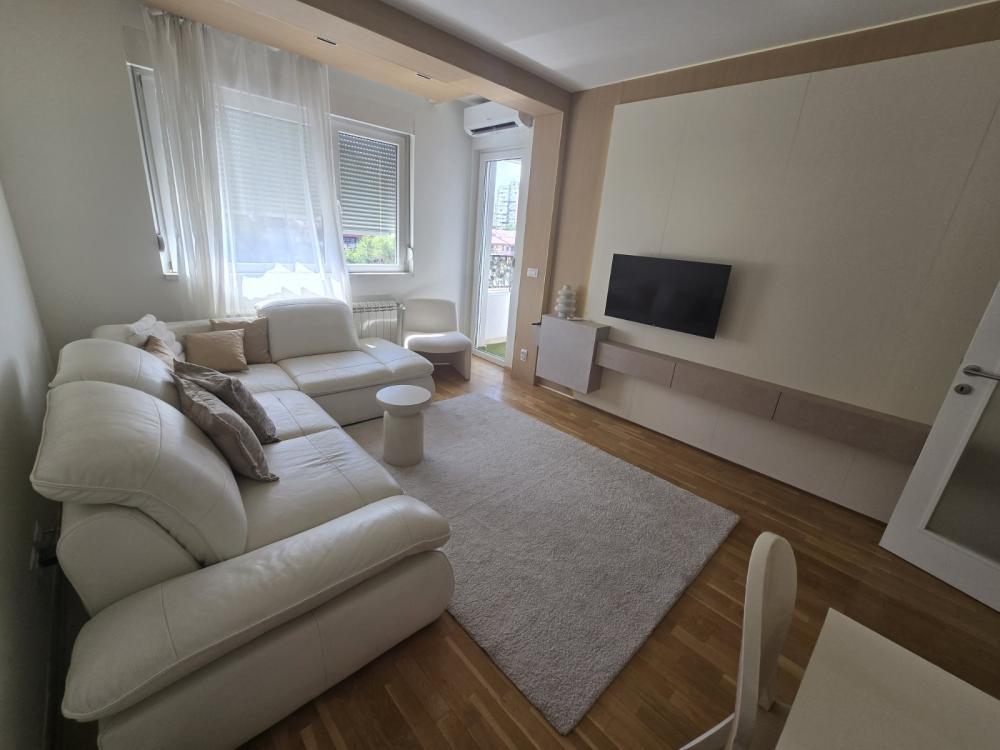 Glavna slika -Jurija Gagarina, Dvosoban stan za izdavanje, 45m2, 650€