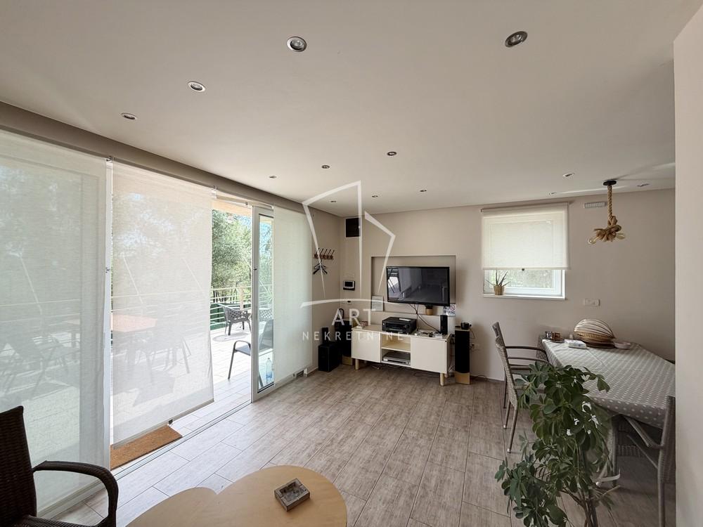 Slika 5 - Dr Ivana Ribara,  Kuća za izdavanje, 100m2, 1.000€