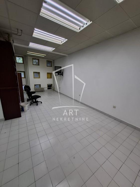 Slika 1 - Južni Bulevar,  Lokal za izdavanje, 51m2, 500€