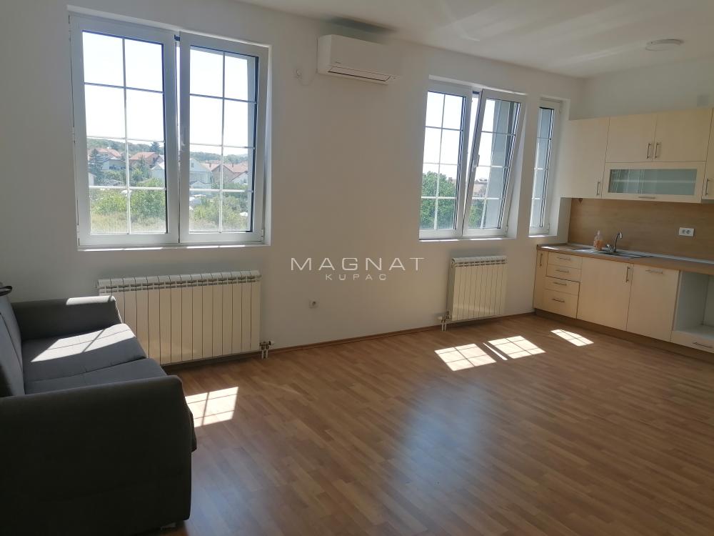 Slika 1 - Stojana Ljubića, Jednosoban stan za izdavanje, 35m2, 250€