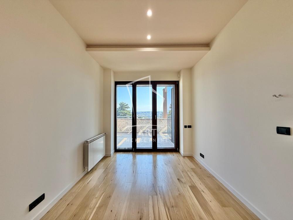 Slika 11 - Heroja Milana Tepića,  Lokal za izdavanje, 210m2, 4.500€