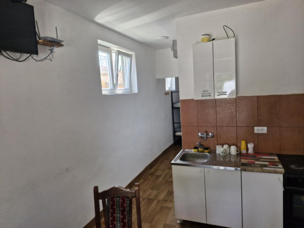 Slika 1 -  Kuća za izdavanje, 150m2