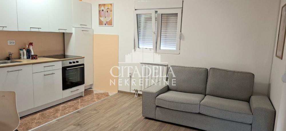 Slika 3 - Atika, Trosoban stan za izdavanje, 69m2, 500€
