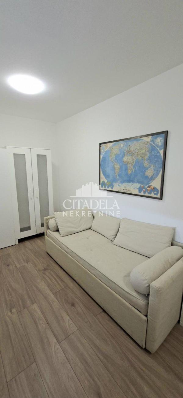 Slika 1 - Atika, Trosoban stan za izdavanje, 69m2, 500€