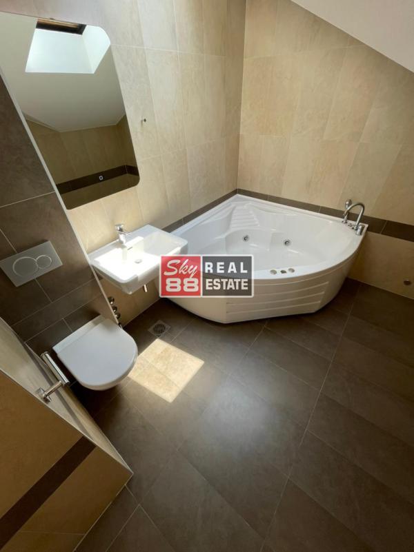 Slika 8 -  Kuća za izdavanje, 210m2, 2.500€