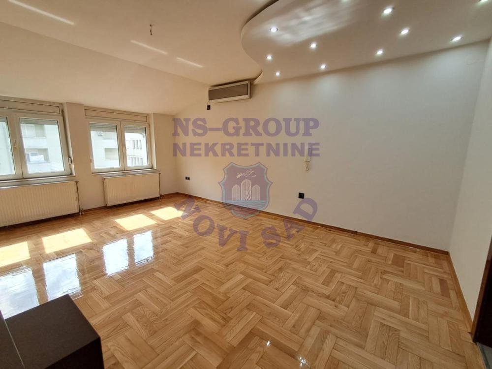 Glavna slika -Četvorosoban stan na prodaju, 83m2, 265.230€