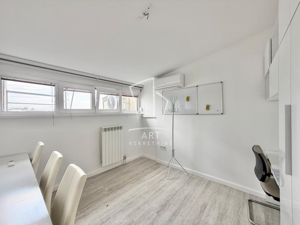 Slika 10 - Pećska, Četvoroiposoban stan na prodaju, 118m2, 349.000€