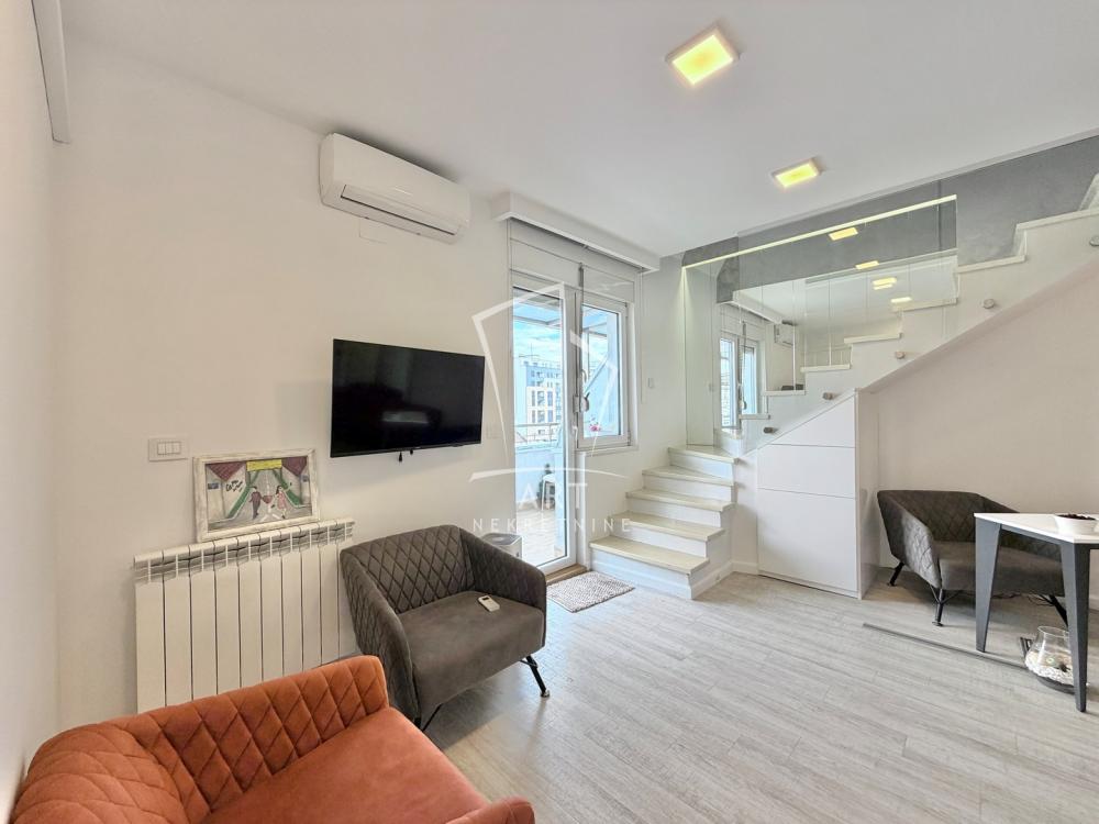 Slika 2 - Pećska, Četvoroiposoban stan na prodaju, 118m2, 349.000€