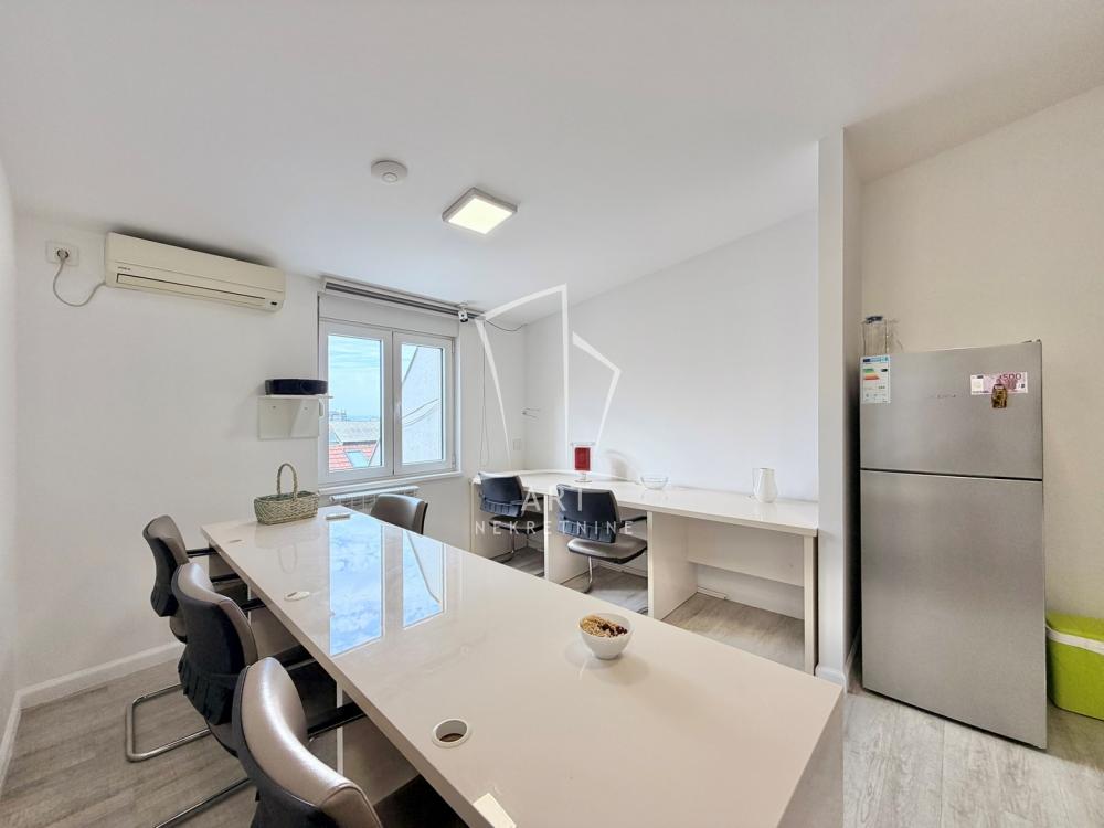 Slika 6 - Pećska, Četvoroiposoban stan na prodaju, 118m2, 349.000€