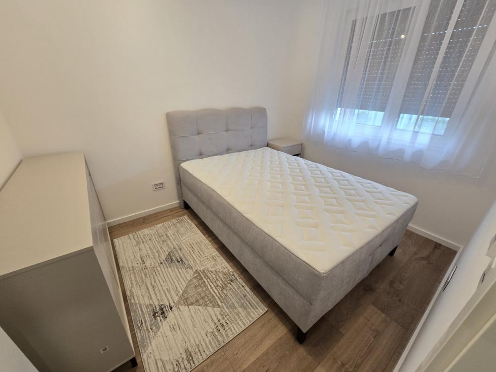 Slika 3 - Cara Dušana, Trosoban stan za izdavanje, 53m2, 650€