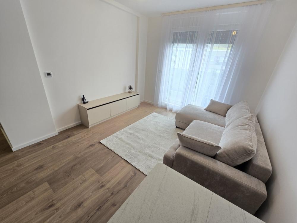Slika 1 - Cara Dušana, Trosoban stan za izdavanje, 53m2, 650€