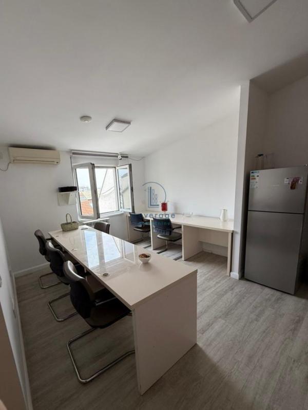 Slika 1 - Pećska, Petosoban stan na prodaju, 118m2, 349.000€