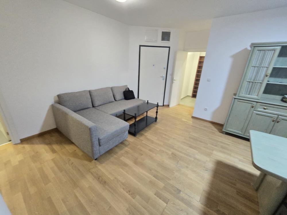 Slika 1 - Dobanovačka, Trosoban stan za izdavanje, 65m2, 700€