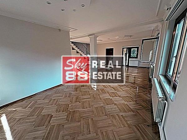 Slika 1 - Petosoban stan za izdavanje, 210m2, 2.350€