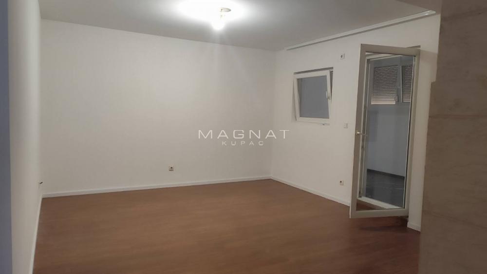 Slika 2 - Mirijevsko Brdo, Trosoban stan na prodaju, 55m2, 129.000€