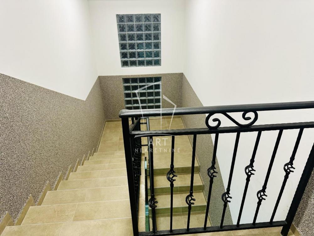 Slika 1 - Hercegovačka, Trosoban stan za izdavanje, 94m2, 450€