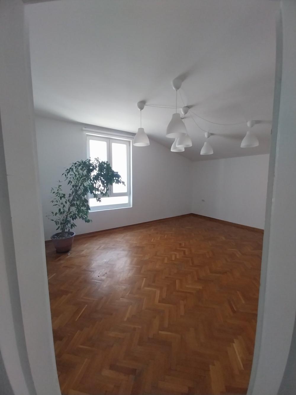 Slika 4 - Đorđa Vajferta, Trosoban stan za izdavanje, 130m2, 1.300€