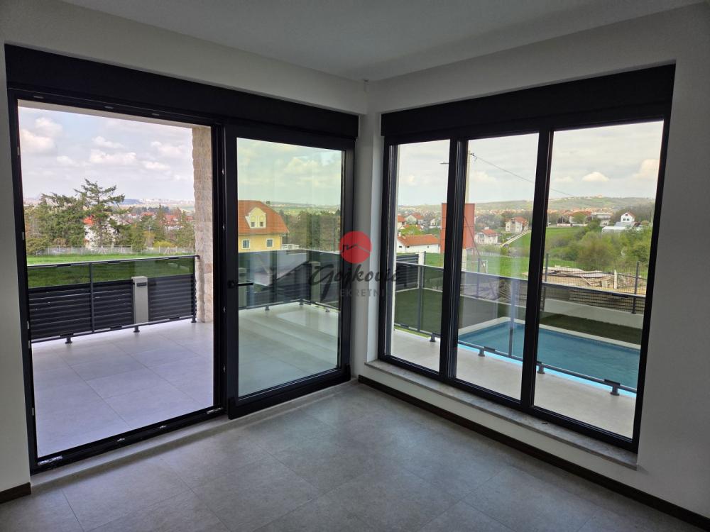 Slika 10 - Braće Stošić,  Kuća na prodaju, 300m2, 550.000€