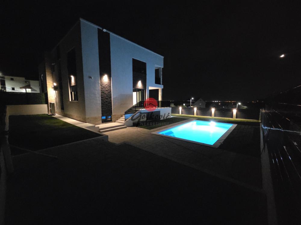 Slika 1 - Braće Stošić,  Kuća na prodaju, 300m2, 550.000€