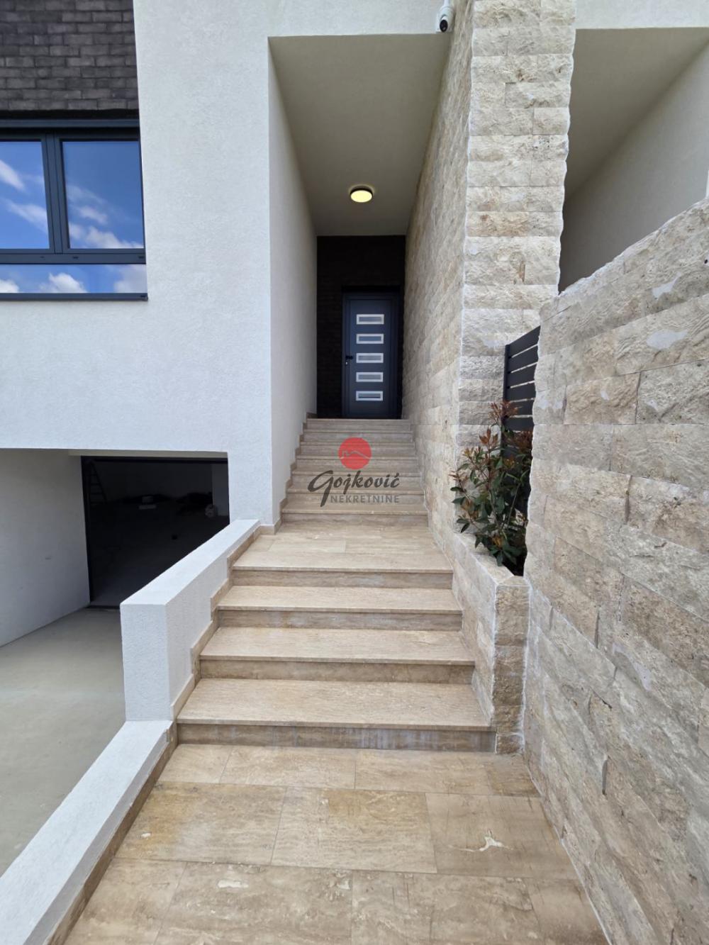 Slika 5 - Braće Stošić,  Kuća na prodaju, 300m2, 550.000€