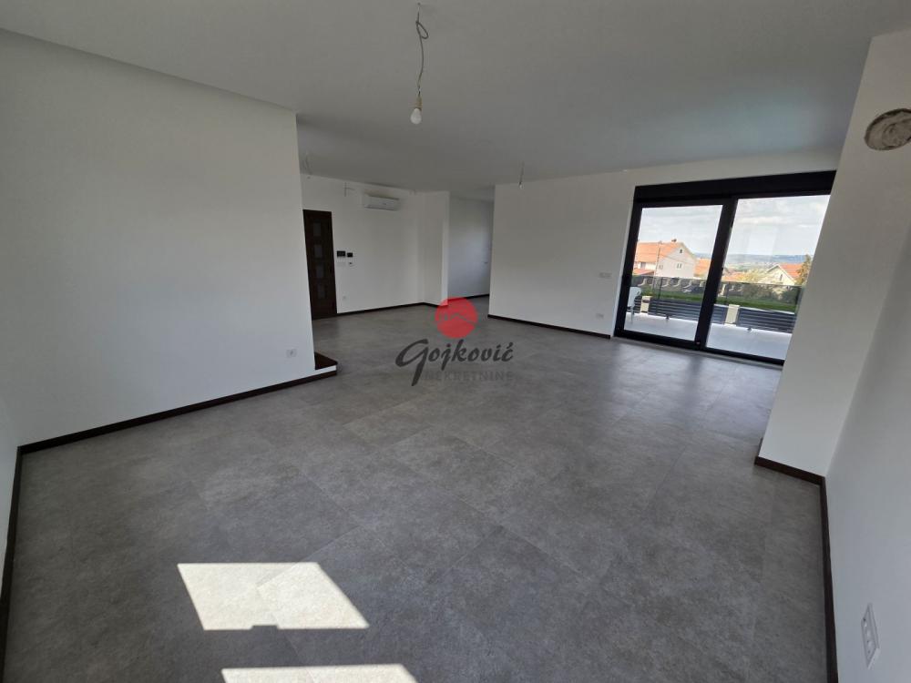 Slika 8 - Braće Stošić,  Kuća na prodaju, 300m2, 550.000€