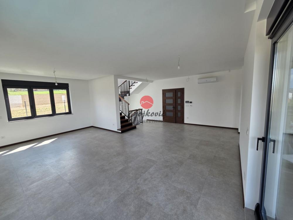 Slika 9 - Braće Stošić,  Kuća na prodaju, 300m2, 550.000€