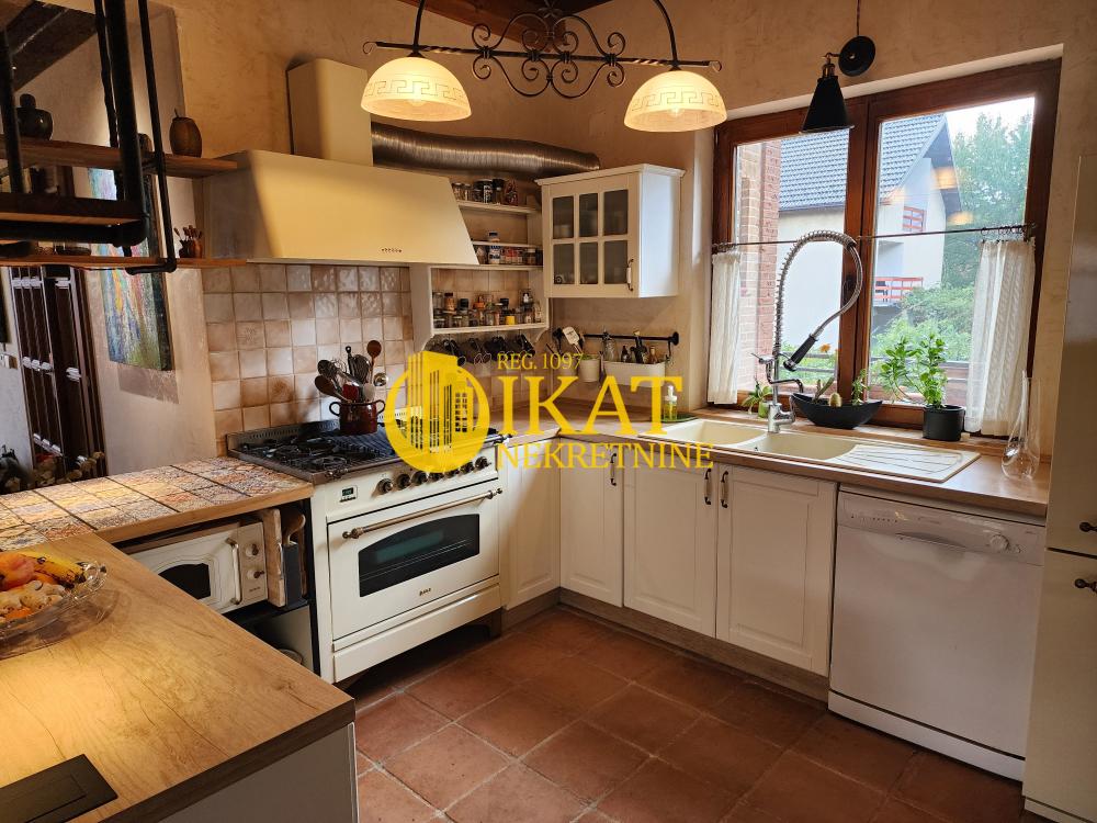 Slika 2 - Kragujevački put,  Kuća na prodaju, 220m2, 460.000€