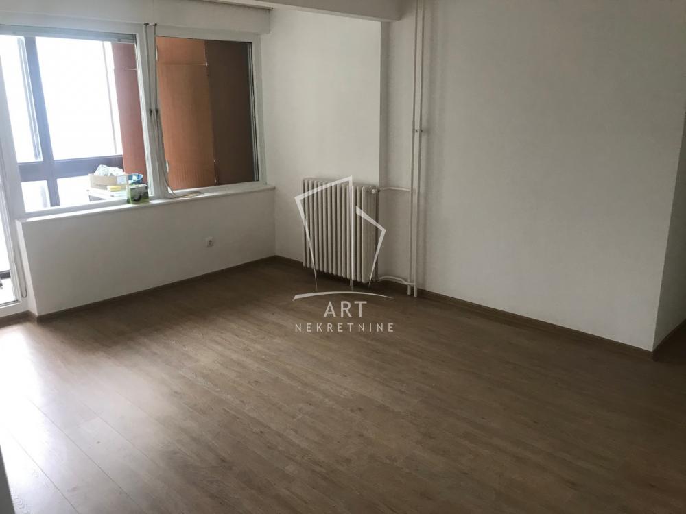 Slika 1 - Dobračina, Troiposoban stan za izdavanje, 90m2, 1.200€