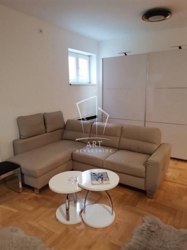 Slika 1 - Bogdana Bogdanovića, Dvoiposoban stan za izdavanje, 39m2, 500€