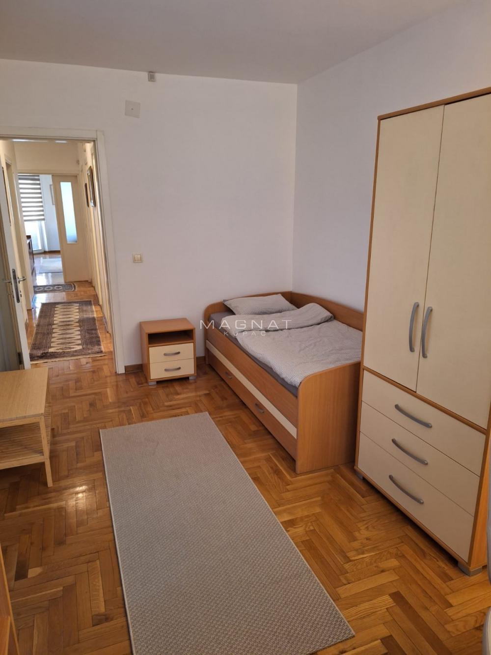 Slika 9 - Todora Dukina, Trosoban stan za izdavanje, 99m2, 1.050€