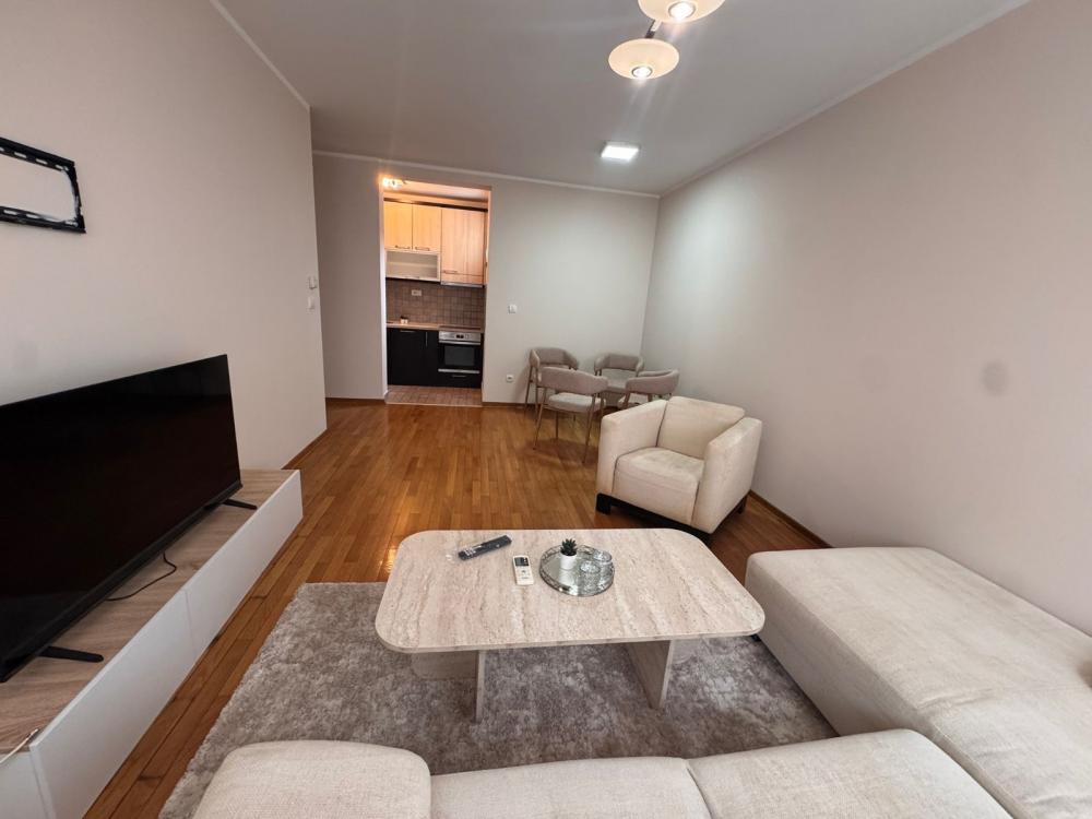 Slika 2 - Kruševačka, Trosoban stan za izdavanje, 67m2, 800€