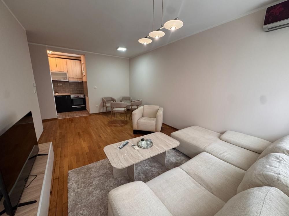 Slika 1 - Kruševačka, Trosoban stan za izdavanje, 67m2, 800€
