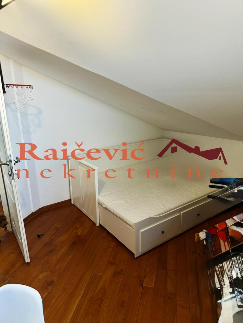 Slika 7 - Cara Dusana, Trosoban stan na prodaju, 66m2, 225.000€