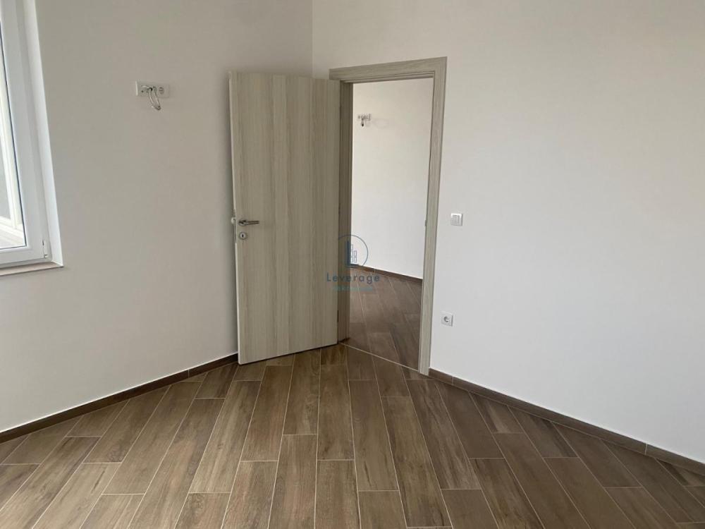 Slika 1 - Surčinska,  Lokal za izdavanje, 40m2, 500€
