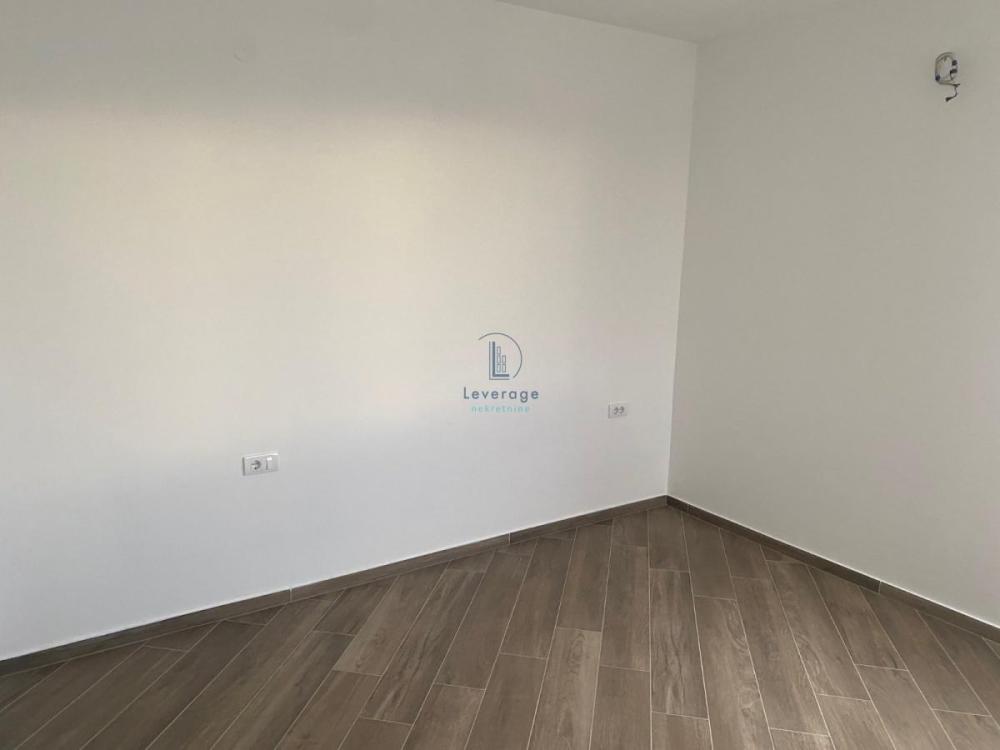 Slika 2 - Surčinska,  Lokal za izdavanje, 40m2, 500€