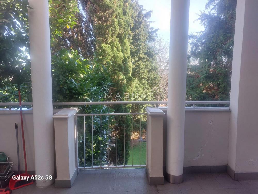 Slika 1 - Jovana Popovića,  Kuća na prodaju, 350m2, 690.000€
