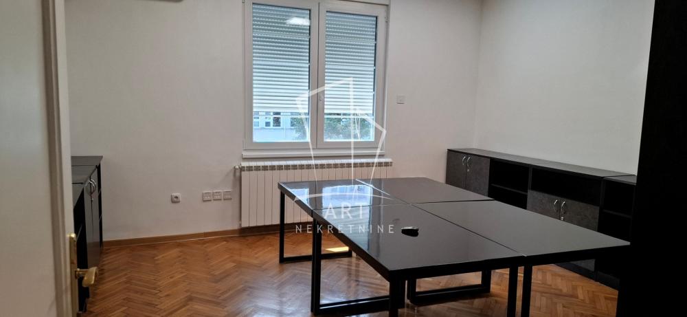 Slika 5 - Bulevar Despota Stefana,  Lokal za izdavanje, 135m2, 1.100€