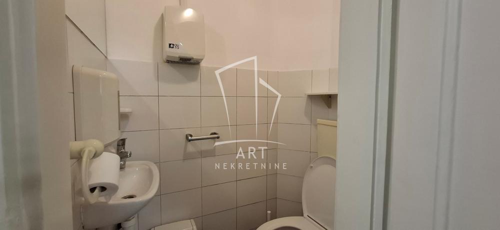 Slika 9 - Bulevar Despota Stefana,  Lokal za izdavanje, 135m2, 1.100€