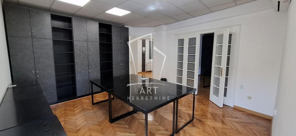 Slika 2 - Bulevar Despota Stefana,  Lokal za izdavanje, 135m2, 1.100€