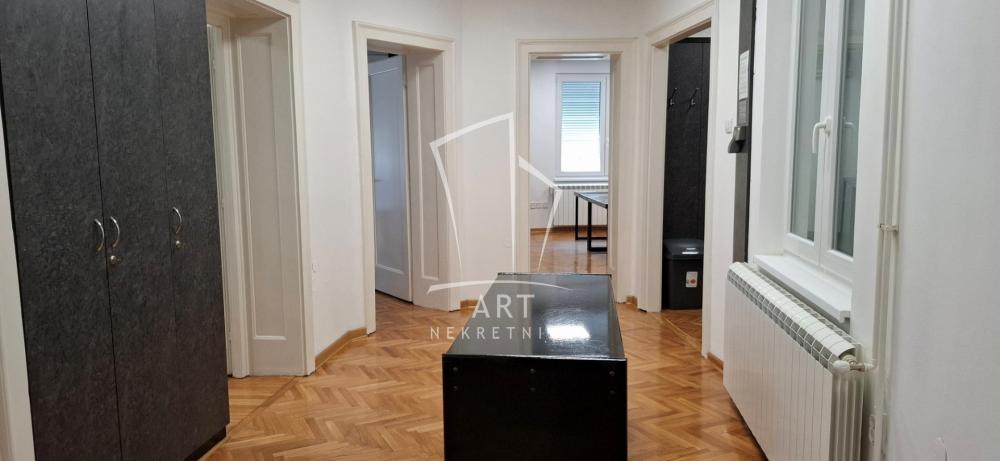 Slika 1 - Bulevar Despota Stefana,  Lokal za izdavanje, 135m2, 1.100€