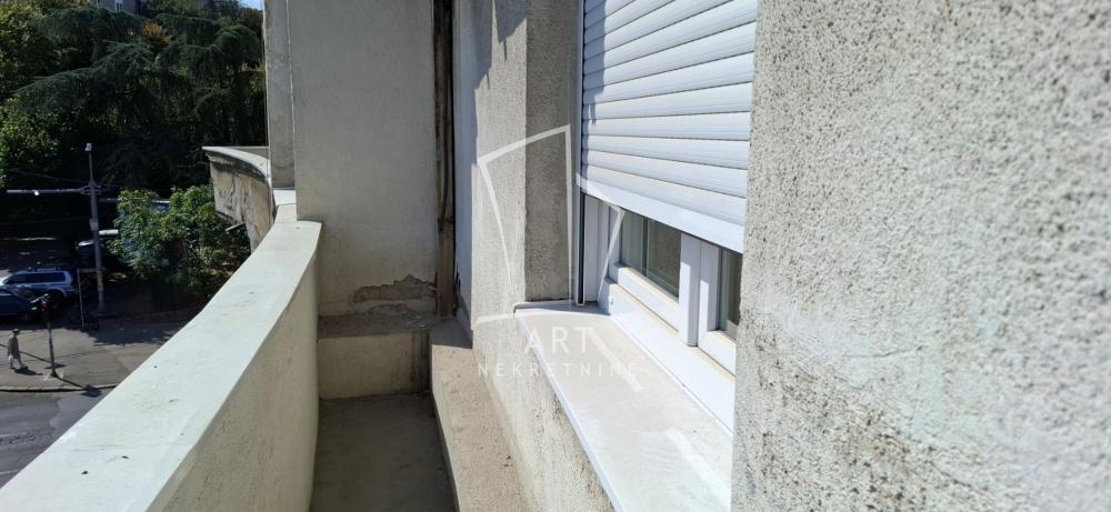 Slika 10 - Bulevar Despota Stefana,  Lokal za izdavanje, 135m2, 1.100€