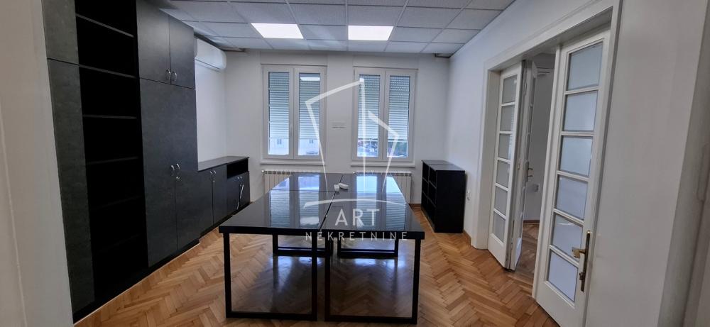 Slika 3 - Bulevar Despota Stefana,  Lokal za izdavanje, 135m2, 1.100€