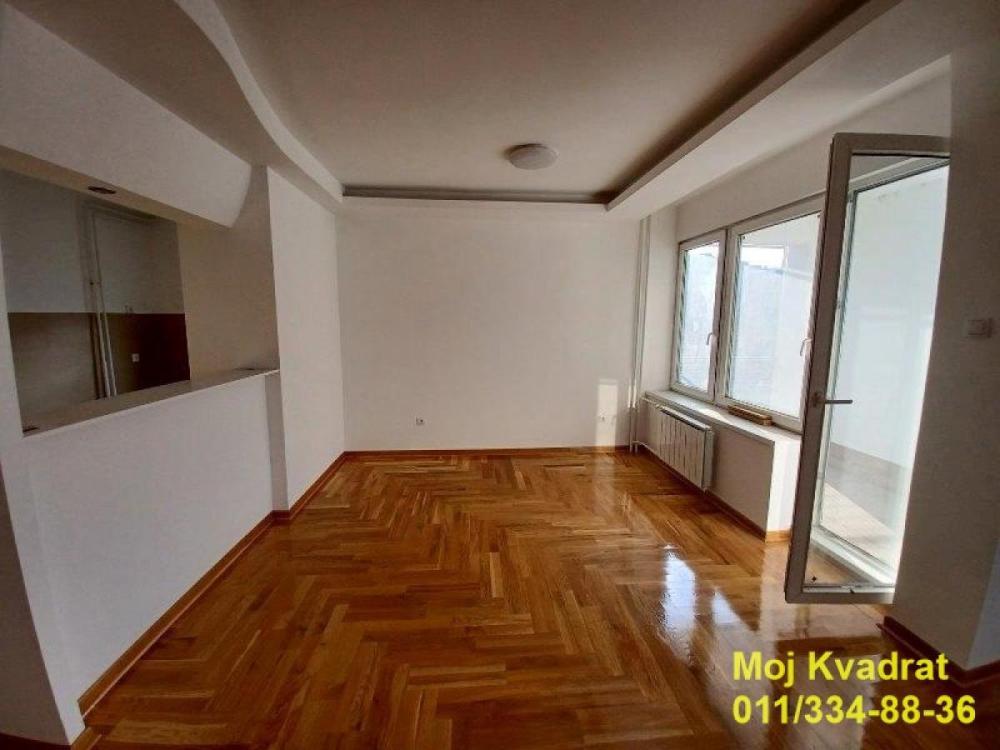 Glavna slika -Četvorosoban stan za izdavanje, 90m2, 750€