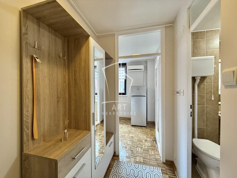 Slika 11 - Zorana Radmilovića, Jednosoban stan za izdavanje, 30m2, 400€