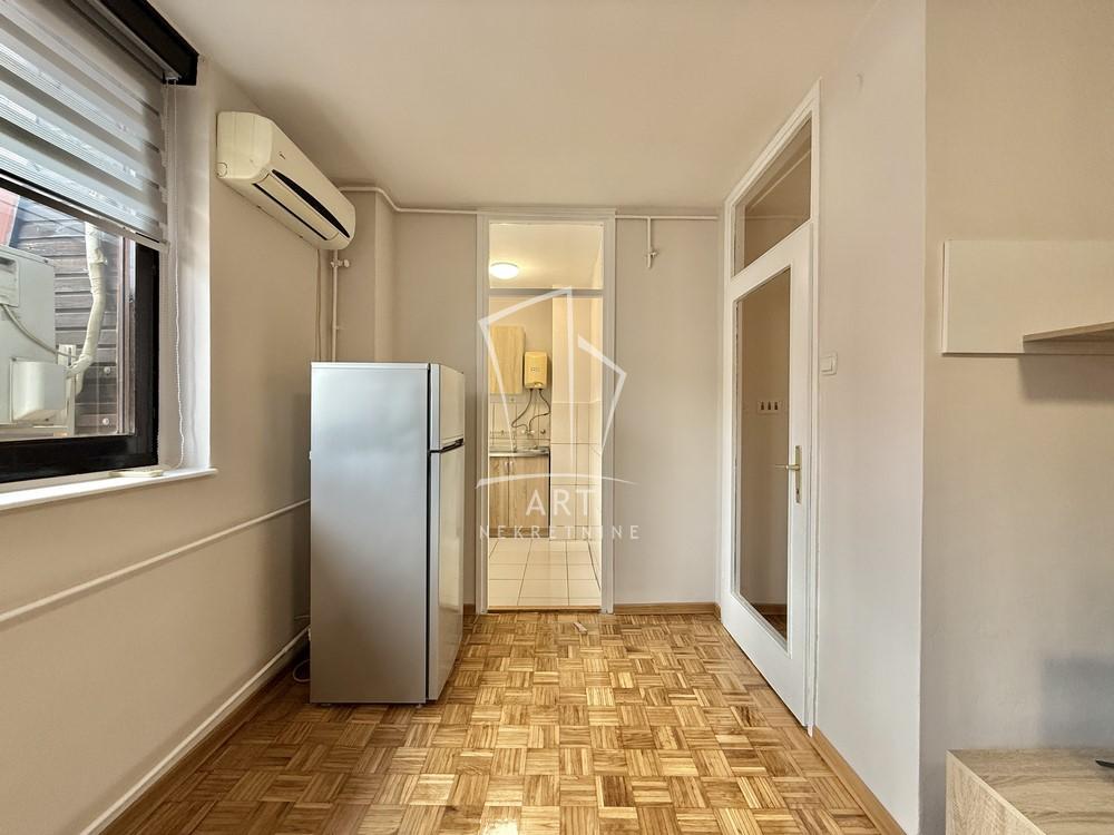Slika 10 - Zorana Radmilovića, Jednosoban stan za izdavanje, 30m2, 400€